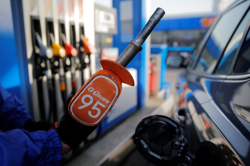国家发改委：国际油价超过每桶130美元调控上限后国内成品油价格暂不再上调