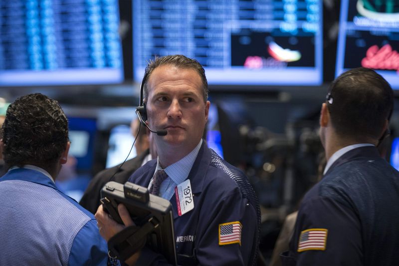 © Reuters. 美国股市收低；截至收盘道琼斯工业平均指数下跌2.09%