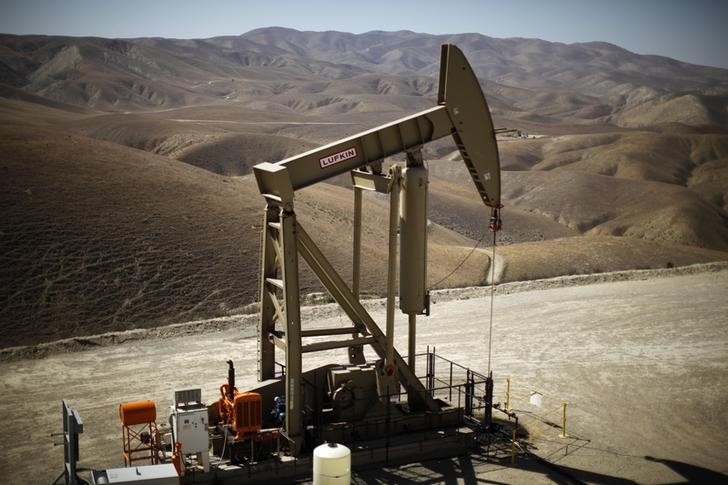 © Reuters.OPEC＋誓言遵守减产承诺，叠加需求复苏预期得以强化，两油走升周线有望均大涨10%