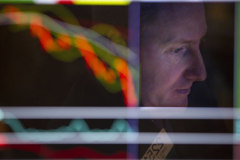 © Reuters.投行业务收入骤降80%，英大证券怎么了？自营增长52%成上半年唯一亮点，23亿增资提升净资本排名