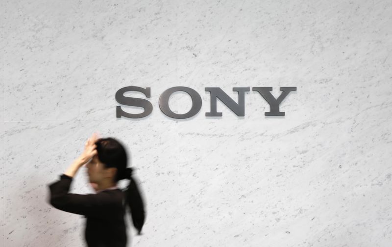 亚股收盘：索尼股价创18年新高 PS4销量过亿