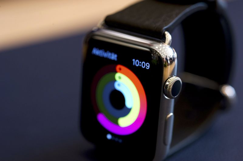 © Reuters.Apple Watch主导手表市场 去年出货量3070万块超瑞士钟表行业总和