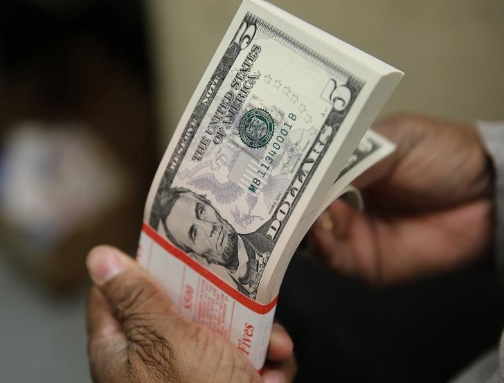 美元承压走低：美联储官员表示可以停止加息了