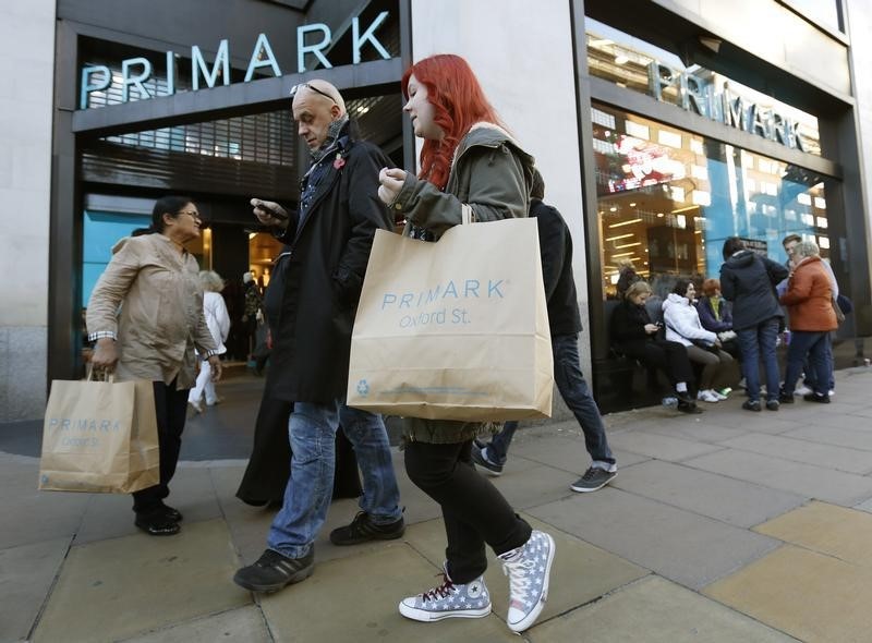 © Reuters.川宁母公司英国联合食品涨超2% 拟在东欧开设Primark服装店