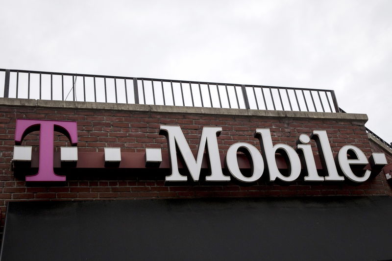 © Reuters.T-Mobile四季度营收超预期 与Sprint合并交易仍悬而未决