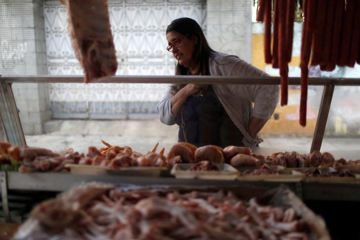 美国猪肉出口3月创新高 但国内出现“肉荒” 民众打猎获取肉食