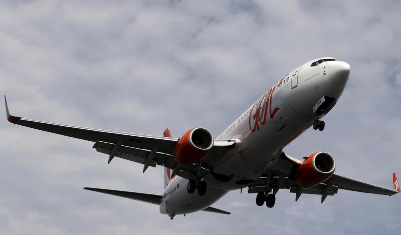 © Reuters.标普全球(SPGI.US)评级：2020年全球航空客运量将下降70%