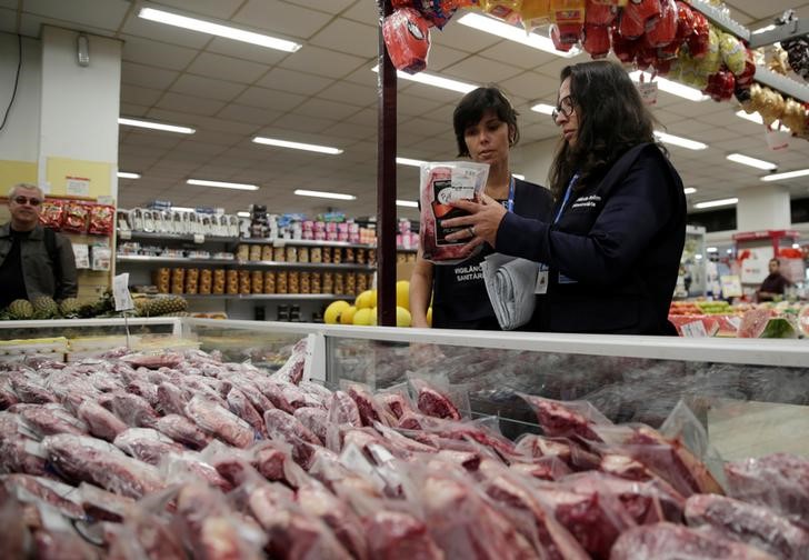 © Reuters.5月中旬至今猪价上涨24.41% 涨势或延续至8月