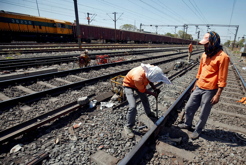 © Reuters.大摩：下调港铁公司(00066)目标价至37港元，维持“减持”评级