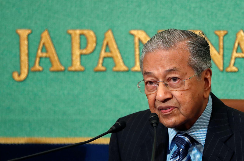 © Reuters.突发！马来西亚总理马哈蒂尔辞职 马来西亚综指数现跌近3%