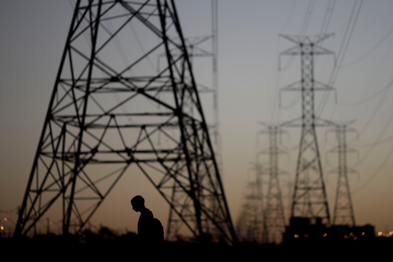 © Reuters.特高压板块风又起：国家电网加码投资 建能源互联网产业集群