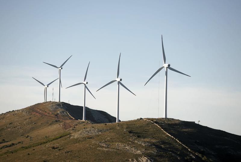 © Reuters.摩根大通：无论谁当选 可替代能源长期前景广阔