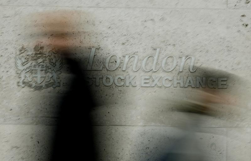 英国股市收低；截至收盘Investing.com 英国 100下跌0.45%