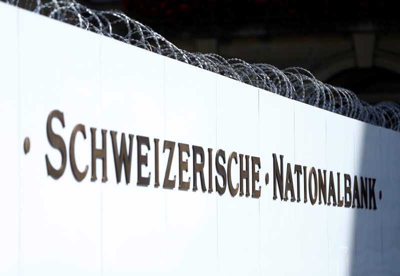 © Reuters.瑞士央行表示正加大汇市干预力度 避免瑞郎升值