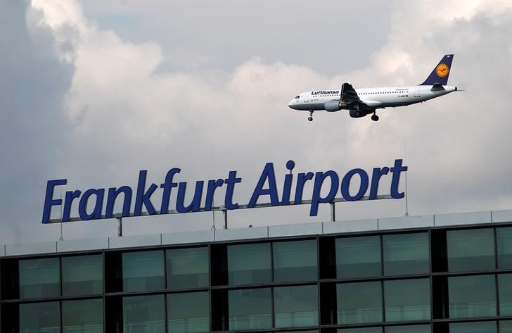 © Reuters.汉莎航空大跌12% 德国最大机场警告3月旅客数量将加速下滑