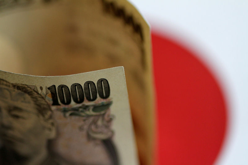 ¡El yen cayó por debajo de la marca de 130! El Banco de Japón defiende su promesa de compras ilimitadas de bonos, desencadenando un 'terremoto' cambiario