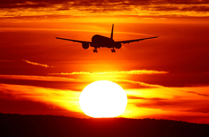 © Reuters.国际航空运输协会：4月全球航空货运需求同比下降27.7%，创有史以来最大降幅