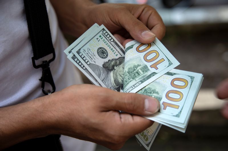 Comercio europeo de Forex: el dólar sube a más de una semana, Rusia anunciará la decisión de la tasa de interés